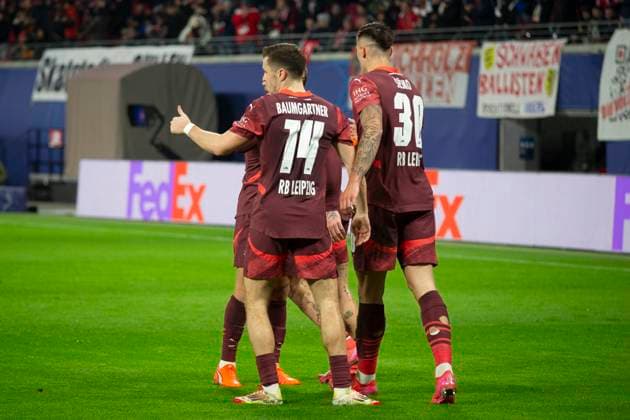 GER, Leipzig, RB Leipzig vs Sporting Lisbon, matchday 7 UEFA Champions League league phase in the picture from l Christoph Baumgartner RB Leipzig 14 , shows thumbs up, Benjamin Sesko RB Leipzig 30 , goal celebration 22 01 2025, UEFA REGULATIONS PROHIBIT ANY USE OF PHOTOGRAPHS AS IMAGE SEQUENCES AND OR QUASI VIDEO, Copyright: HMBxMedia PaulxFritz