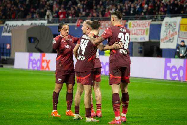 GER, Leipzig, RB Leipzig vs. Sporting Lissabon, 7. Spieltag UEFA Champions League Ligaphase im Bild v.l.: Xavi Simons (RB Leipzig 10), David Raum (RB Leipzig 22), Christoph Baumgartner (RB Leipzig 14), Benjamin Sesko (RB Leipzig 30), Torjubel 1:0 22.01.2025, UEFA REGULATIONS PROHIBIT ANY USE OF PHOTOGRAPHS AS IMAGE SEQUENCES AND OR QUASI-VIDEO, Copyright: HMBxMedia PaulxFritz