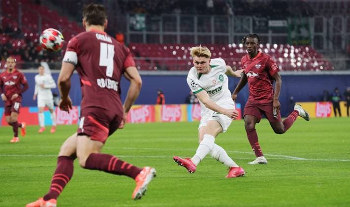 Willi Orban, Conrad Harder shoots duel Match scene Action Sport Football Soccer UEFA Champions League UCL Men 7 Matchday Season 2024 2025 22 01 2025 Rasen Ballsport RB Leipzig RBL vs Sporting Lisbon DFL regulations prohibit any use of photographs as image sequences and or quasi video