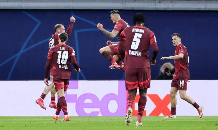 Benjamin Sesko celebrates after 1 0 with teammates Joy Emotion Jubilation Sport Football Soccer UEFA Champions League UCL Men 7 Matchday Season 2024 2025 22 01 2025 Rasen Ballsport RB Leipzig RBL vs Sporting Lisbon DFL regulations prohibit any use of photographs as image sequences and or quasi video