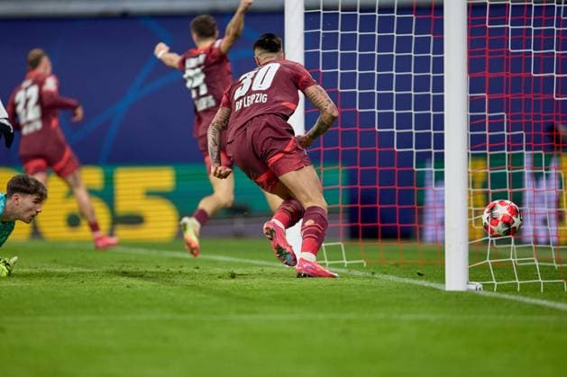 22 01 2025, Football, Men, Champions League, League phase, 2024 2025, Matchday 7, RB Leipzig Sporting Lisbon Benjamin Sesko 30, RB Leipzig , free position, back view, goal, ball in net Leipzig Red Bull Arena Saxony Germany