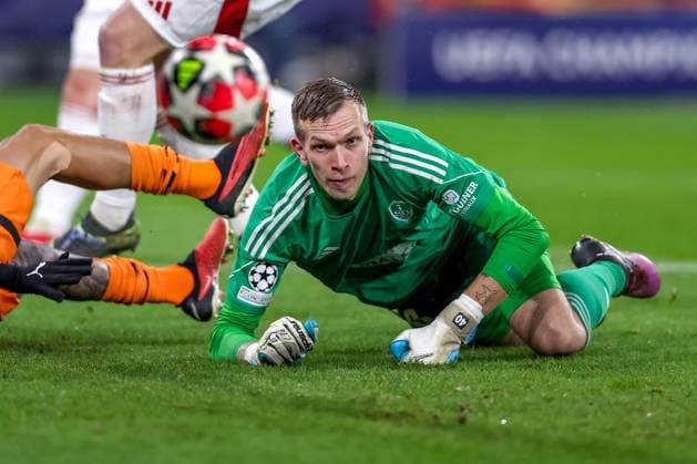 22 01 2025, Football, UEFA Champions League, Shakhtar Donetsk Stade Brestois 29, Arena AufSchalke Gelsenkirchen, Matchday 7 Season 2024 2025 Goalkeeper Marco Bizot Stade Brest 40 North Rhine-Westphalia Germany