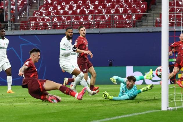 RB Leipzig Sporting Lisbon Champions League Leipzig, 22 01 2025, Red Bull Arena, Football, Men, Season 2024 2025, UEFA Champions League, Matchday 7 , RB Leipzig Sporting Lisbon , In picture Goal for RB Leipzig, Benjamin Sesko 30, RB Leipzig scores to make it 1 0 against goalkeeper Franco Israel 1, Sporting ,