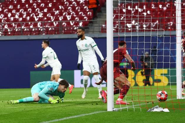RB Leipzig Sporting Lisbon Champions League Leipzig, 22 01 2025, Red Bull Arena, Football, Men, Season 2024 2025, UEFA Champions League, Matchday 7 , RB Leipzig Sporting Lisbon , In picture Goal for RB Leipzig, Benjamin Sesko 30, RB Leipzig scores to make it 1 0 against goalkeeper Franco Israel 1, Sporting ,