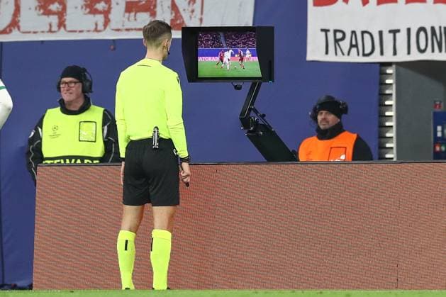 22 01 2025, xtgx, football, UEFA Champions League, RB Leipzig Sporting Lisbon emspor, v l symbol photo, symbol image, symbol, VAR, video evidence DFL DFB REGULATIONS PROHIBIT ANY USE OF PHOTOGRAPHS as IMAGE SEQUENCES and or QUASI VIDEO Leipzig