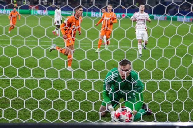 22 01 2025, Football, UEFA Champions League, Shakhtar Donetsk Stade Brestois 29, Arena AufSchalke Gelsenkirchen, Matchday 7 Season 2024 2025 Goalscorer Georgiy Sudakov Shakhtar Donetsk 10 converts the penalty against goalkeeper Marco Bizot Stade Brest 40 to 2 0 North Rhine-Westphalia Germany
