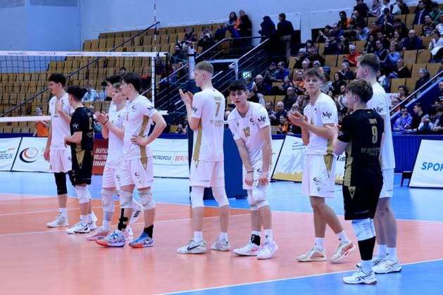 DEU, DVV, 1 VBL, BR Volleys vs VC Olympia Berlin, 22 01 2025, Sportforum, Berlin, DEU, DVV, 1 VBL, BR Volleys vs VC Olympia Berlin, in the picture Olympia Berlin players circle Photo Juergen Engler nordphoto GmbH nordphotoxGmbHx xEngler nph00076