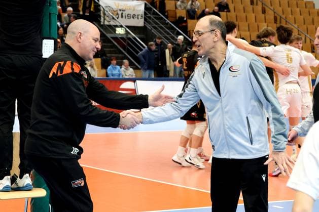 DEU, DVV, 1 VBL, BR Volleys vs VC Olympia Berlin, 22 01 2025, Sportforum, Berlin, DEU, DVV, 1 VBL, BR Volleys vs VC Olympia Berlin, in the picture coach Joel Banks BR Volleys , coach Nestke, Andreas VC Olympia Berlin photo Juergen Engler nordphoto GmbH nordphotoxGmbHx xEngler nph00076