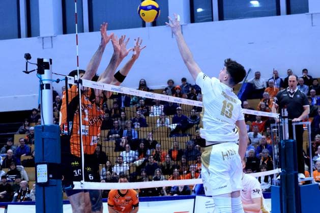 DEU, DVV, 1 VBL, BR Volleys vs VC Olympia Berlin, 22 01 2025, Sportforum, Berlin, DEU, DVV, 1 VBL, BR Volleys vs VC Olympia Berlin, in the picture Daniel Malescha BR Volleys 10 , Neheimjah Mote BR Volleys 5 , Schmiedeke, Kilian VC Olympia Berlin 13 Photo Juergen Engler nordphoto GmbH nordphotoxGmbHx xEngler nph00076
