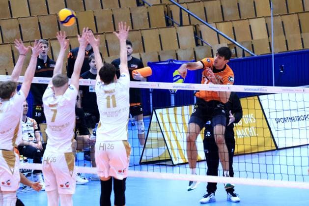 DEU, DVV, 1 VBL, BR Volleys vs VC Olympia Berlin, 22 01 2025, Sportforum, Berlin, DEU, DVV, 1 VBL, BR Volleys vs VC Olympia Berlin, in the picture Daniel Malescha BR Volleys 10 , Kirsch, Benjamin VC Olympia Berlin 7 , Wehner, Arthur VC Olympia Berlin 11 Photo Juergen Engler nordphoto GmbH nordphotoxGmbHx xEngler nph00076