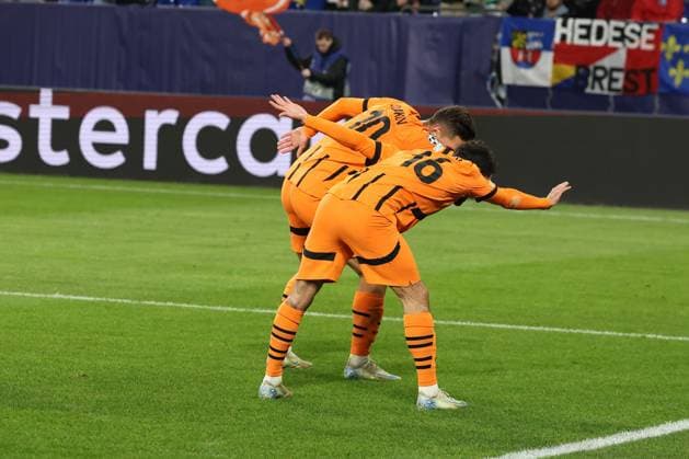 Shakhtar Donetsk players celebrate the 2-0 goal by Georgiy Sudakov Shakhtar Donetsk during the 2024 Champions League season match 25 Shakhtar Donetsk Stade Brest Copyright Thomas Pakusch Copyright: Thomas Pakusch