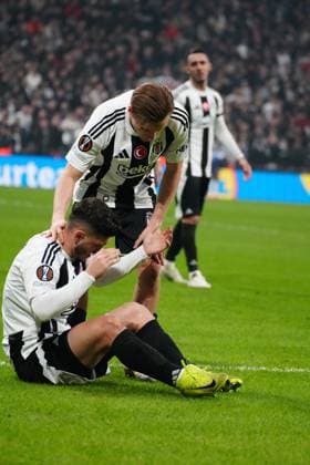 Jonas Svensson and Milot Rashica of Besiktas reacts during the UEFA Europa League 2024 25 League Phase MD7 match between Besiktas JK and Athletic Club at Tupras Stadium on January 22, 2025 in Istanbul, Turkey. Istanbul Turkey Copyright: xSeskimphotox Besiktas-ABilbao_220125 (112)