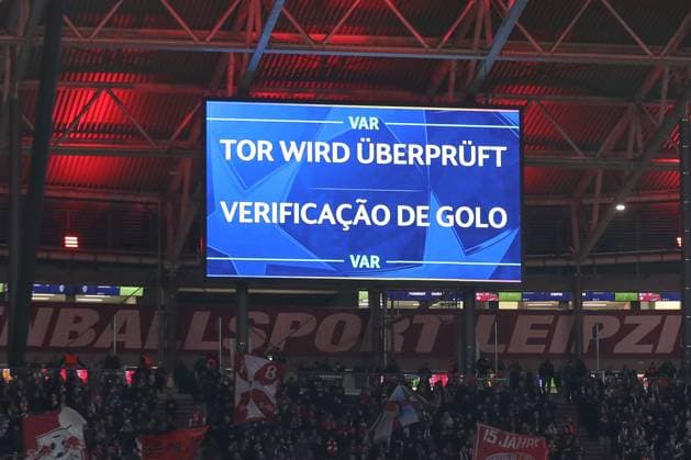 22 01 2025, xtgx, football, UEFA Champions League, RB Leipzig Sporting Lisbon emspor, v l symbol photo, symbol image, symbol, VAR, video evidence DFL DFB REGULATIONS PROHIBIT ANY USE OF PHOTOGRAPHS as IMAGE SEQUENCES and or QUASI VIDEO Leipzig