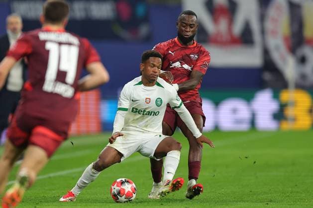 RB Leipzig Sporting Lisbon Champions League Leipzig, 22 01 2025, Red Bull Arena, Football, Men, Season 2024 2025, UEFA Champions League, Matchday 7 , RB Leipzig Sporting Lisbon , In the picture from left Geny Catamo 21, Sporting and Lutsharel Geertruida 3, RB Leipzig ,