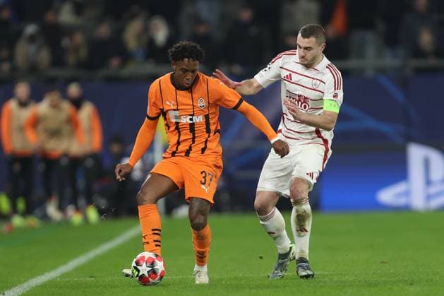 Kevin Shakhtar Donetsk and Brendan Chardonnet Stade Brest 29 battle for the ball during the UEFA Champions League 2024 25 League Phase MD7 match between FC Shakhtar Donetsk and Stade Brestois 29 at Veltins Arena on January 22, 2025 in Gelsenkirchen, Germany Photo by Oliver Kaelke DeFodi Images Defodi 678 2025 01 21 OK SHASTA 1222 Defodi-678
