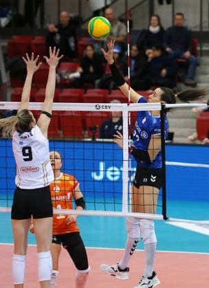 BAU 22 01 2025 Stuttgart Volleyball Allianz MTV Stuttgart vs CSO Voluntari 2005, Maria Segura Palleres Stuttgart, right