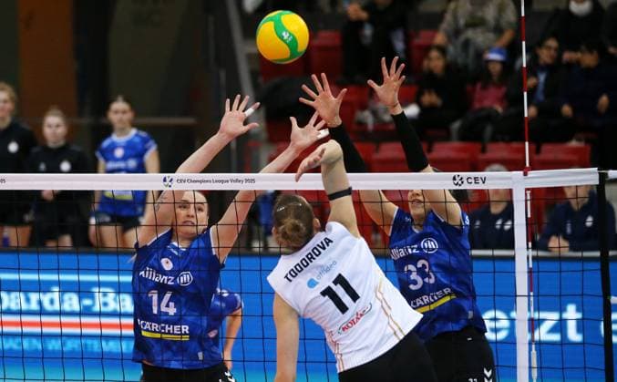 BAU 22 01 2025 Stuttgart Volleyball Allianz MTV Stuttgart vs CSO Voluntari 2005, f l Kelsey Veltman Stuttgart , Mira Todorova Voluntari , Maria Segura Palleres Stuttgart