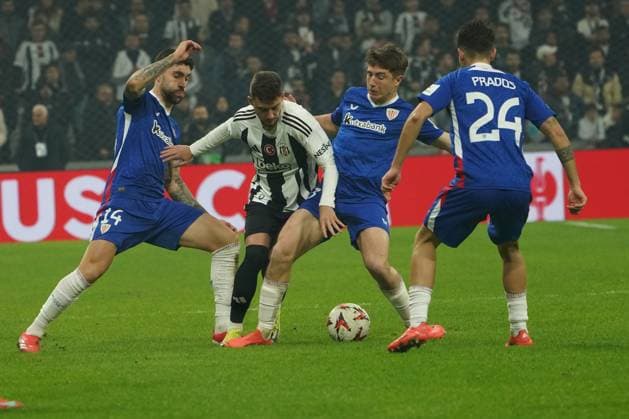 Ernest Muci of Besiktas and Unai Nunez (L) of Athletic Bilbao battle for the ball during the UEFA Europa League 2024 25 League Phase MD7 match between Besiktas JK and Athletic Club at Tupras Stadium on January 22, 2025 in Istanbul, Turkey. Istanbul Turkey Copyright: xSeskimphotox Besiktas-ABilbao_220125 (138)