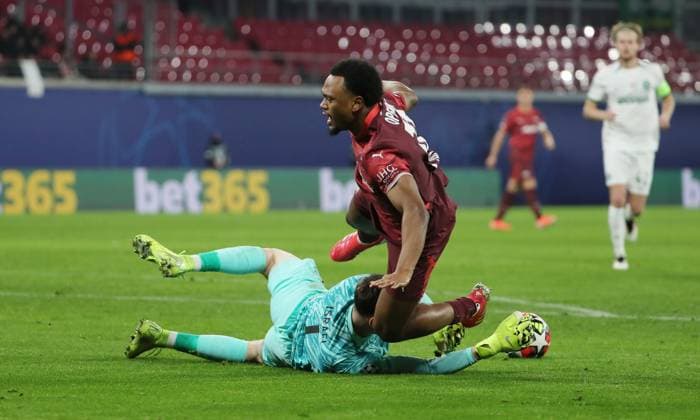 Goalkeeper Franco Israel, Lois Openda duel Match scene Action Sport Football Soccer UEFA Champions League UCL Men 7 Matchday Season 2024 2025 22 01 2025 Rasen Ballsport RB Leipzig RBL vs Sporting Lisbon DFL regulations prohibit any use of photographs as image sequences and or quasi video