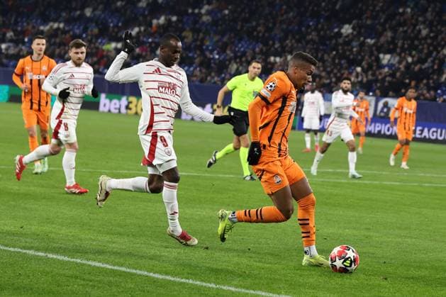 Pedrinho Shakhtar Donetsk and Kamory Doumbia Stadew Brest 29 at the match of the Champions League season 2024 25 Shakhtar Donetsk Stade Brest Copyright Thomas Pakusch Copyright: Thomas Pakusch