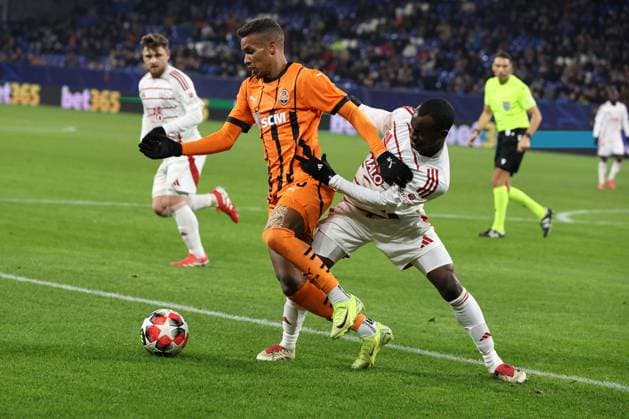 Pedrinho Shakhtar Donetsk and Kamory Doumbia Stadew Brest 29 at the match of the Champions League season 2024 25 Shakhtar Donetsk Stade Brest Copyright Thomas Pakusch Copyright: Thomas Pakusch