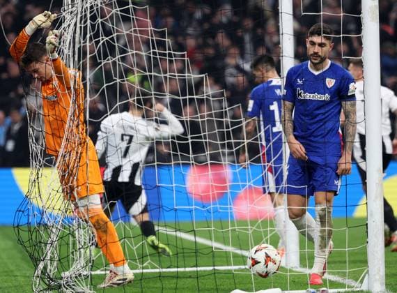 Sport Bilder des Tages UEFA Europa League - Besiktas vs Athletic Bilbao Goal (2) moment of Rafa Silva of Besiktas in action with Julen Agirrezabala of Athletic Club during the UEFA Europa League 2024 25 League Phase MD7 match between Besiktas JK and Athletic Club at Besiktas Park on January 22, 2025 in Istanbul, Turkey. Photo by DIA Images ABACAPRESS.COM Istanbul Turkey  Copyright: xDIAxImages ABACAx