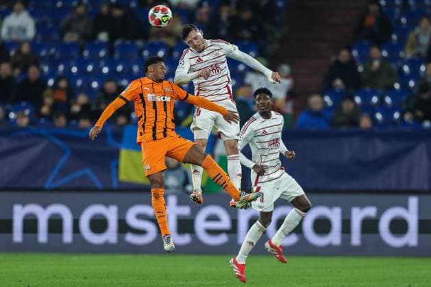 Soccer UEFA Champions League matchday 7 Shakhtar Donetsk Stade Brest on 22 01 2025 at the Arena AufSchalke in Gelsenkirchen Eguinaldo Donetsk , left Mathias Pereira Lage Brest , right xJRx