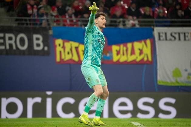 GER, Leipzig, RB Leipzig vs Sporting Lisbon, matchday 7 UEFA Champions League league phase in picture v l Franco Israel Sporting Lisbon 01 , with finger pointing , gives instructions 22 01 2025, UEFA REGULATIONS PROHIBIT ANY USE OF PHOTOGRAPHS AS IMAGE SEQUENCES AND OR QUASI VIDEO, Copyright: HMBxMedia PaulxFritz