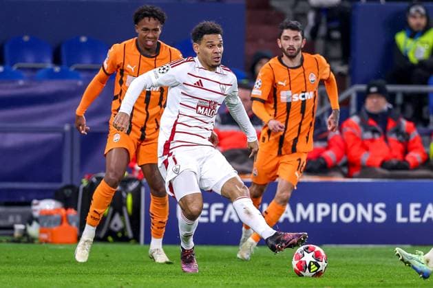22 01 2025, Football, UEFA Champions League, Shakhtar Donetsk Stade Brestois 29, Arena AufSchalke Gelsenkirchen, Matchday 7 Season 2024 2025 Kenny Lala Stade Brest 7 vs Kevin Shakhtar Donetsk 37 and Irakli Azarovi Shakhtar Donetsk 16 North Rhine-Westphalia Germany