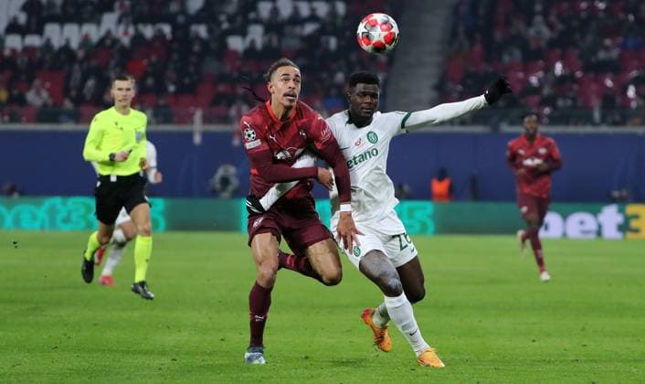 Yussuf Poulsen, Ousmane Diomande duel Match scene Action Sport Football Soccer UEFA Champions League UCL Men 7 Matchday Season 2024 2025 22 01 2025 Rasen Ballsport RB Leipzig RBL vs Sporting Lisbon DFL regulations prohibit any use of photographs as image sequences and or quasi video