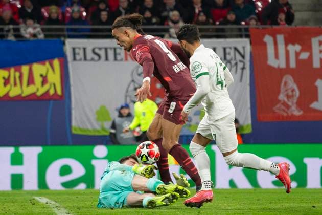 GER, Leipzig, RB Leipzig vs Sporting Lisbon, matchday 7 UEFA Champions League league phase in picture v l Yussuf Poulsen RB Leipzig 09 , zum 2 1 22 01 2025, UEFA REGULATIONS PROHIBIT ANY USE OF PHOTOGRAPHS AS IMAGE SEQUENCES AND OR QUASI VIDEO, Copyright: HMBxMedia PaulxFritz
