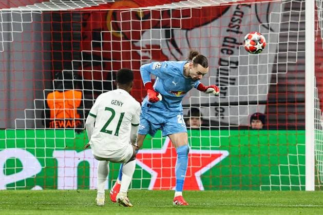 Goalkeeper Maarten Vandevoordt RB Leipzig,26 clears with his head against Geny Catamo Sporting Lisbon,21 Champions League league phase season 2024 2025 RB Leipzig vs Sporting Lisbon at the Red Bull Arena in Leipzig action,football,Germany,man,men,22 01 2025