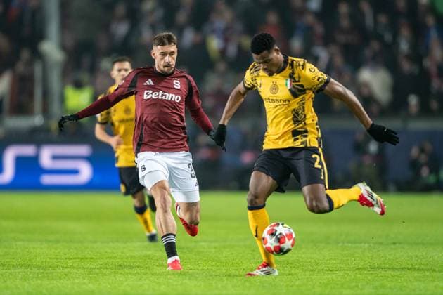 Denzel Dumfries in battle during UEFA Champions league match, AC Sparta Prague - Inter Milan , 22. january 2025, Epet Arena, Prague, Czech republic Copyright: xMICHALxFAJT,ZOSPORTU.SKx FAJ_9247
