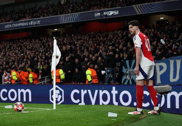 London, England, 22nd January 2025. Arsenal s Declan Rice looks on as he is pelted with objects during the UEFA Champions League match at the Emirates Stadium, London. Picture credit should read: David Klein Sportimage EDITORIAL USE ONLY. No use with unauthorised audio, video, data, fixture lists, club league logos or live services. Online in-match use limited to 120 images, no video emulation. No use in betting, games or single club league player publications. SPI_007_DK_Arsneal_Zagreb SPI-3614-0007
