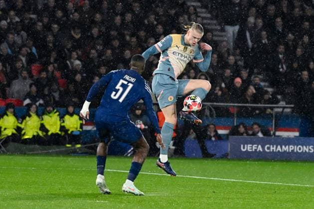 FOOTBALL : PSG vs Manchester City - Ligue des Champions - 22 01 2025 Erling Haaland ( 9 - Manchester City ) and William Joel Tenorio Pacho ( 51 - PSG ) during the UEFA Champions League match between Paris Saint Germain and Manchester City at Parc Des Princes on January 22, 2025 in Paris, France. ( Photo by Dante Badano PsnewZ ) - ParisFrance  Copyright: xDantexBadanox