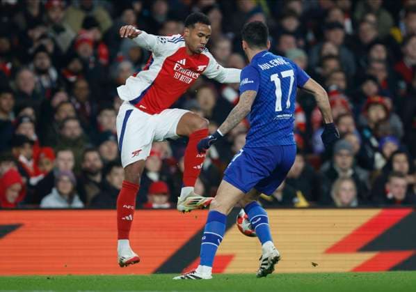 Arsenal FC v GNK Dinamo - UEFA Champions League 2024 25 League Phase MD7 Gabriel of Arsenal and Sandro Kulenovic of GNK Dinamo Zagreb challenge during the UEFA Champions League 2024 25 League Phase MD7 match between Arsenal FC and GNK Dinamo at Emirates Stadium on January 22, 2025 in London, England. London Emirates Stadium England United Kingdom Copyright: xNigelxFrench Sportsphoto APLx 14057531