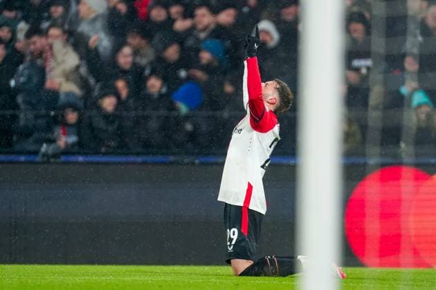 2025-01-22 Feyenoord v FC Bayern Munchen - Champions League - League phase - Matchday 7 ROTTERDAM, NETHERLANDS - JANUARY 22: Santiago Gimenez of Feyenoord celebrates after scoring his sides first goal during the Champions League - League phase - Matchday 7 match between Feyenoord and FC Bayern Munchen at Stadion Feijenoord on January 22, 2025 in Rotterdam, Netherlands. Rotterdam Stadion Feijenoord Netherlands Content not available for redistribution in The Netherlands directly or indirectly through any third parties. Copyright: xJorisxVerwijstx
