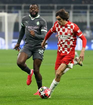 January 22, 2025, Como, ITALY: AC Milans Youssouf Fofana (L) challenges for the ball with Gironas Bryan Gil during the UEFA Champions League soccer match between Milan and Girona at Giuseppe Meazza stadium in Milan, 22 January 2025..ANSA MATTEO BAZZI Soccer; UEFA Champions League: Milan vs Girona  - ZUMAa110 20250122_zaf_a110_014 Copyright: xMatteoxBazzix