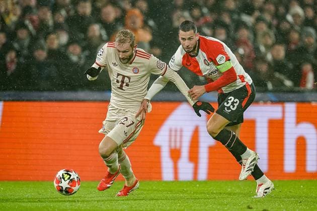 ROTTERDAM, 22-01-2025, Stadium Feijenoord de Kuip, season 2024 2025 , Uefa Champions League. Match between Feyenoord - Bayern Munchen ,Feyenoord player David Hancko vs Bayern Munchen player Konrad Laimer Feyenoord - Bayern Munchen  x27513958x Copyright: