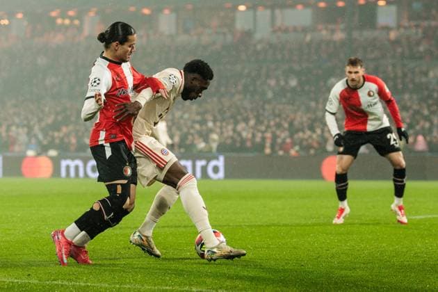 UEFA Champions League Feyenoord Rotterdam FC Bayern Munich 22 01 2025 duel Anis Hadj Moussa Feyenoord Rotterdam, 23 , Alphonso Davies FC Bayern Munich, 19 UEFA Champions League Feyenoord Rotterdam FC Bayern Munich, Rotterdam, Stadion Feijenoord De Kuip on 22 01 2025 Copyright: xBEAUTIFULxSPORTS Wunderlx