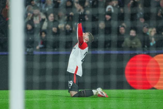 22 01 2025, Football, Season 2024 2025, Champions League, Matchday 7, Feyenoord Rotterdam FC Bayern Munich, Santiago Gimenez Feyenoord Rotterdam celebrates after his goal to make it 1 - 0 Rotterdam Staion Feijenoord Netherlands xRHR PHOTO TRx Copyright: TimxRehbein RHR-FOTOx RHR-FOTO TR