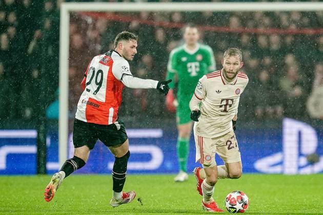 ROTTERDAM, 22-01-2025, Stadium Feijenoord de Kuip, season 2024 2025 , Uefa Champions League. Match between Feyenoord - Bayern Munchen Feyenoord player Santiago GimÅ½nez vs Bayern Munchen player Konrad Laimer Feyenoord - Bayern Munchen  x27513979x Copyright: