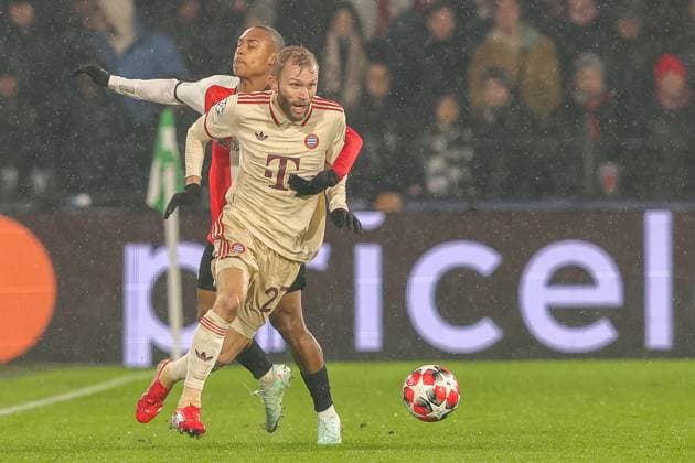2025-01-22 Feyenoord v FC Bayern Munchen - Champions League - League phase - Matchday 7 ROTTERDAM, NETHERLANDS - JANUARY 22: Konrad Laimer of Bayern Munchen battles for the ball with Igor Paixao of Feyenoord during the Champions League - League phase - Matchday 7 match between Feyenoord and FC Bayern Munchen at Stadion Feijenoord on January 22, 2025 in Rotterdam, Netherlands. Rotterdam Stadion Feijenoord Netherlands Content not available for redistribution in The Netherlands directly or indirectly through any third parties. Copyright: xHansxvanxderxValkx