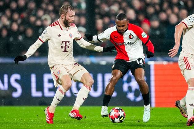 UEFA Champions League: Feyenoord v FC Bayern Munich Rotterdam - Konrad Laimer of FC Bayern Munich, Igor Paixao of Feyenoord during the seventh round of new format of the Champions League 2024 2025. The match is set between Feyenoord and FC Bayern Munich at Stadion Feijenoord De Kuip on 22 January 2025 in Rotterdam, The Netherlands. Copyright: xTomxBodex