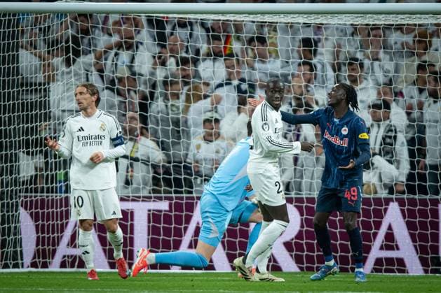 SOCCER - UEFA CL, Madrid vs RBS MADRID,SPAIN,22.JAN.25 - SOCCER - UEFA Champions League, Real Madrid CF vs Red Bull Salzburg. Image shows Ferland Mendy (Madrid) and Moussa Yeo (RBS).  GEPAxpictures xFelipexMondino