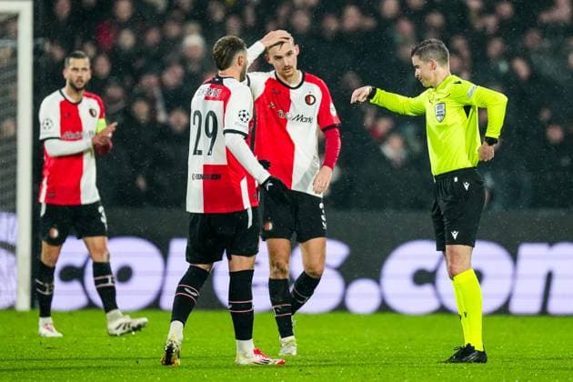 UEFA Champions League: Feyenoord v FC Bayern Munich Rotterdam - Referee Francois Letexier during the seventh round of new format of the Champions League 2024 2025. The match is set between Feyenoord and FC Bayern Munich at Stadion Feijenoord De Kuip on 22 January 2025 in Rotterdam, The Netherlands. Copyright: xTomxBodex