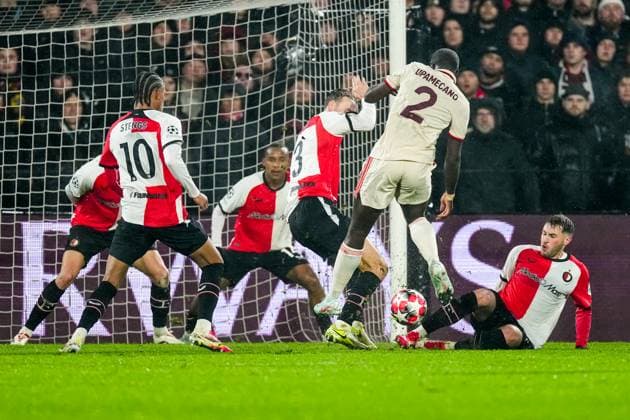 UEFA Champions League: Feyenoord v FC Bayern Munich Rotterdam - Calvin Stengs of Feyenoord, Thomas Beelen of Feyenoord, Dayot Upamecano of FC Bayern Munich, Santiago Gimenez of Feyenoord during the seventh round of new format of the Champions League 2024 2025. The match is set between Feyenoord and FC Bayern Munich at Stadion Feijenoord De Kuip on 22 January 2025 in Rotterdam, The Netherlands. Copyright: xTomxBodex