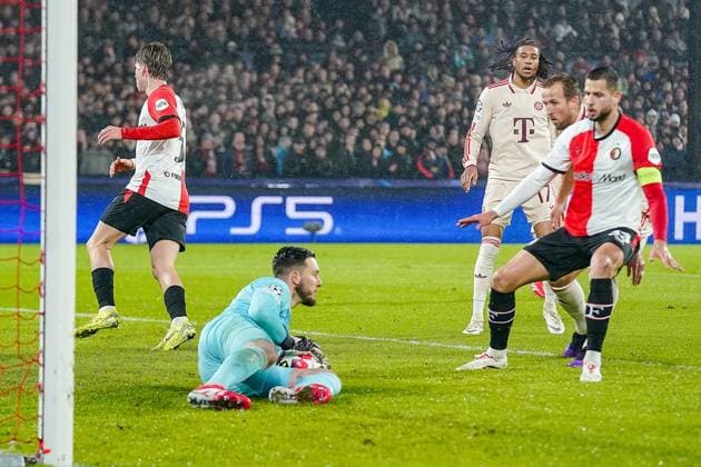 ROTTERDAM, 22-01-2025, Stadium Feijenoord de Kuip, season 2024 2025 , Uefa Champions League. Match between Feyenoord - Bayern Munchen Feyenoord player Justin Bijlow save Feyenoord - Bayern Munchen  x27514060x Copyright: