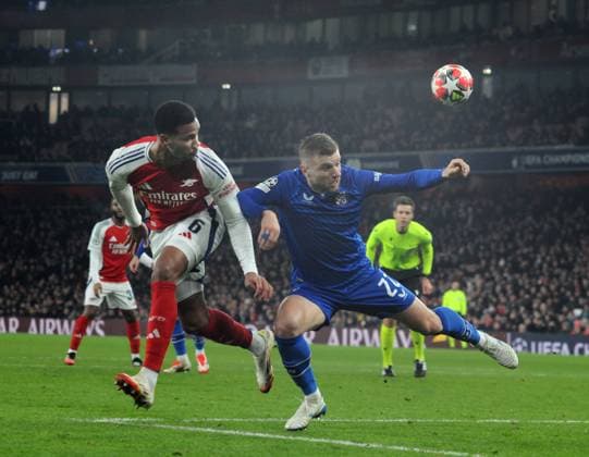 Football - 2024 2025 UEFA Champions League - League Stage - Matchday 7 of 8 - Arsenal vs Dynamo Zagreb - Emirates Stadium - Wednesday 22nd January 2025 Gabriel of Arsenal and Stefan Ristovski of Dinamo COLORSPORT Andrew Cowie 