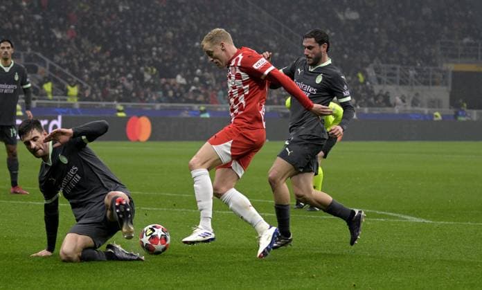 Foto IPP Paolo Bona Milano 22 01 2025 UEFA Champions League di Calcio stagione 2024 2025 partita Milan-Girona Nella foto Danny van de Beek tra Davide Calabria e Matteo Gabbia Italy Photo Press Worldwide Copyright italy Italy ITALY  Copyright: xR4924_italyphotopressx